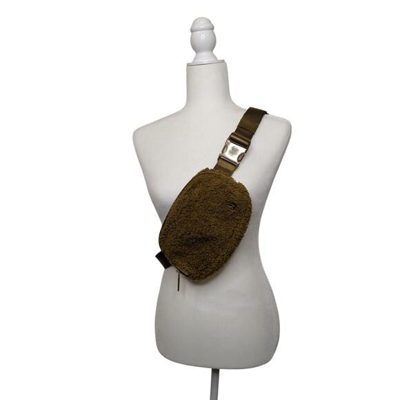 Lululemon Everywhere Beltbag Large 2L Brown Sherpa Fleece Fall Design Women OSFM - Picture 1 of 10